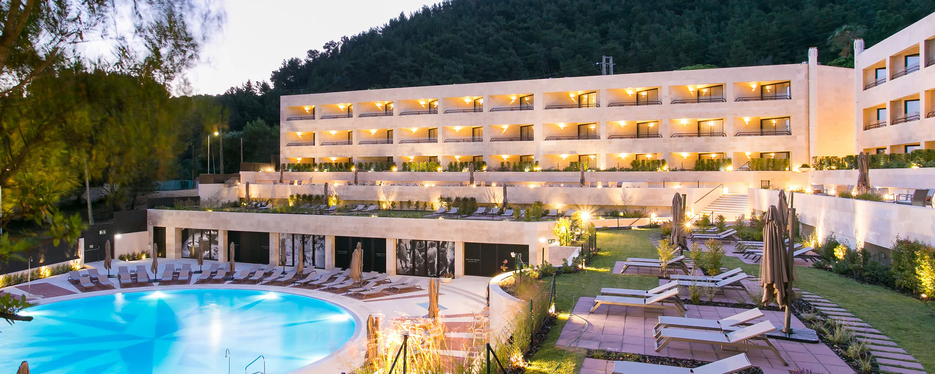 Four Points Sheraton Sesimbra hotel and pool